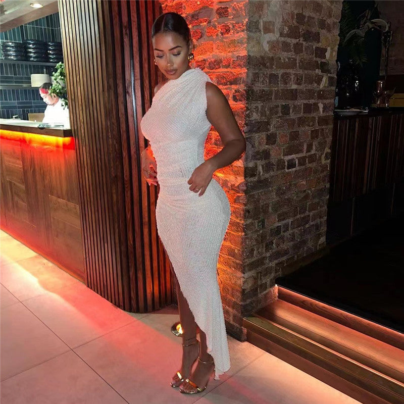 Damen-Maxikleid mit einem Träger und Raffungen