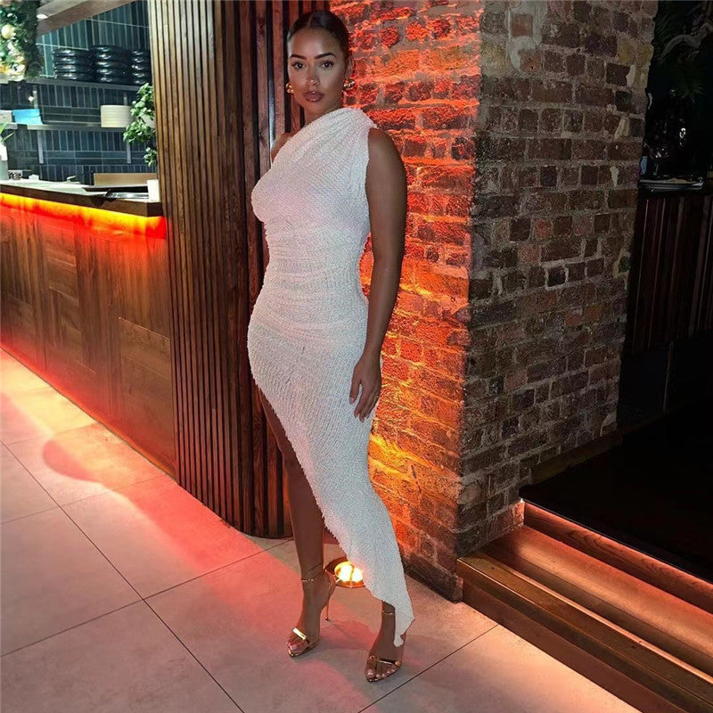 Damen-Maxikleid mit einem Träger und Raffungen